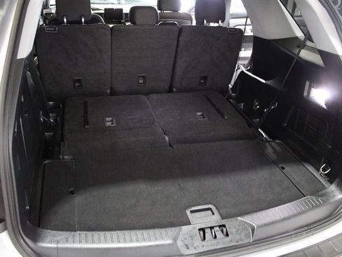 Used 2020 Ford Explorer XLT image 39