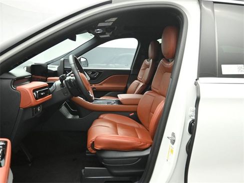 Certified 2025 Lincoln Aviator Reserve w/ Equipment Group 201A image 10