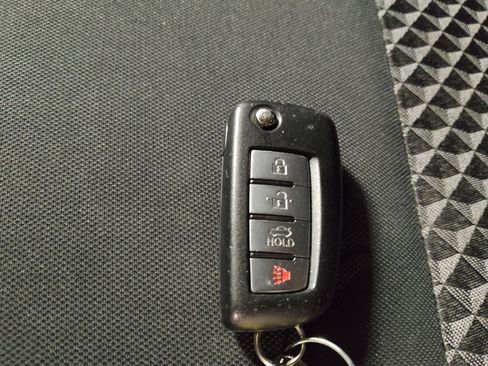 Used 2022 Nissan Versa S FWD image 32