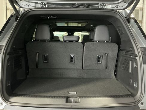 New 2026 Chevrolet Traverse LT w/ Sun and Wheel Package FWD image 27