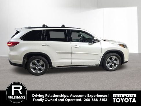 Used 2017 Toyota Highlander Limited image 6
