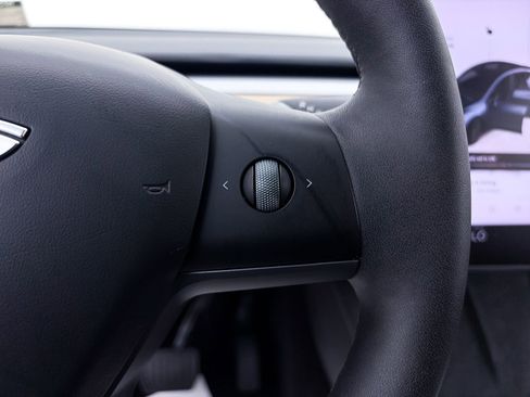 Used 2024 Tesla Model Y Long Range image 28