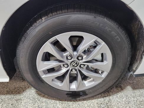 Used 2025 Toyota Sienna LE image 10