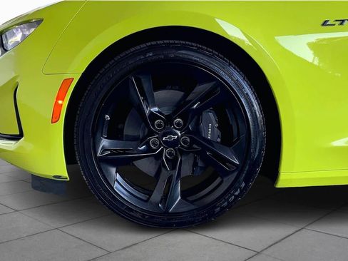 Used 2021 Chevrolet Camaro LT w/ Technology Package image 10