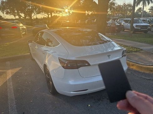 Used 2019 Tesla Model 3 Standard Range Plus image 2