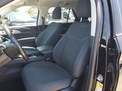Used 2025 Ford Explorer Active RWD image 16
