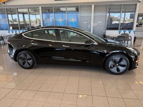 Used 2018 Tesla Model 3 Mid Range RWD image 2