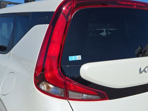 Used 2022 Kia Soul LX w/ Technology Package image 8