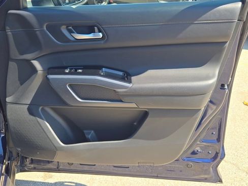 Used 2025 Nissan Pathfinder SL AWD/4WD image 8