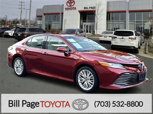 Certified 2019 Toyota Camry XLE image 1