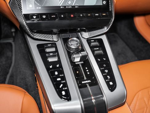 Used 2025 Aston Martin Vanquish image 28