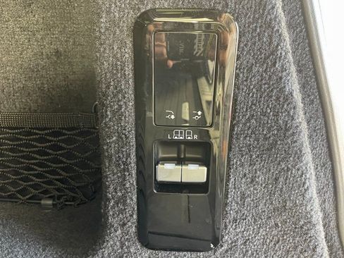 Used 2023 Land Rover Range Rover Sport SE image 8