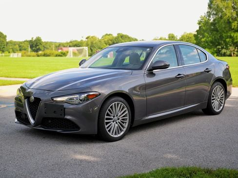Used 2018 Alfa Romeo Giulia Ti w/ Quick Order Package 22X Lusso AWD/4WD image 9