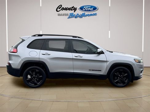 Used 2021 Jeep Cherokee Latitude Plus image 24