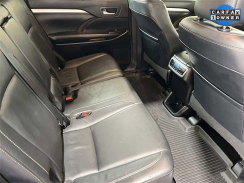 Used 2017 Toyota Highlander XLE image 23