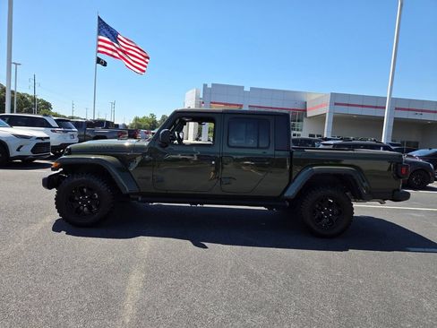 Used 2023 Jeep Gladiator Sport AWD/4WD image 4