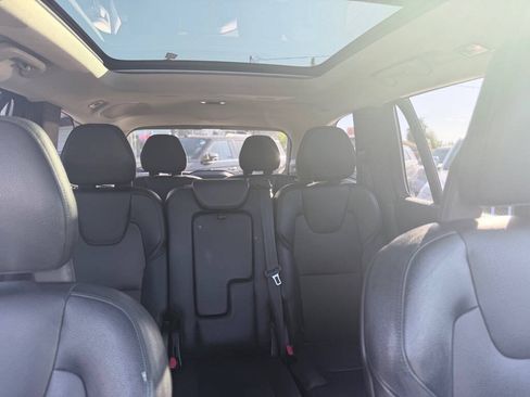 Used 2016 Volvo XC90 T6 Momentum w/ Momentum Plus Package AWD/4WD image 28