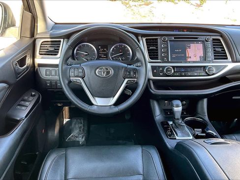Used 2019 Toyota Highlander Limited image 6