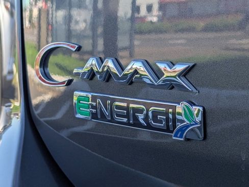 Used 2017 Ford C-MAX Energi Titanium w/ Equipment Group 501A image 34