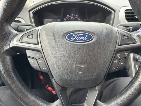 Used 2018 Ford Fusion SE w/ Fusion SE Technology Package FWD image 6