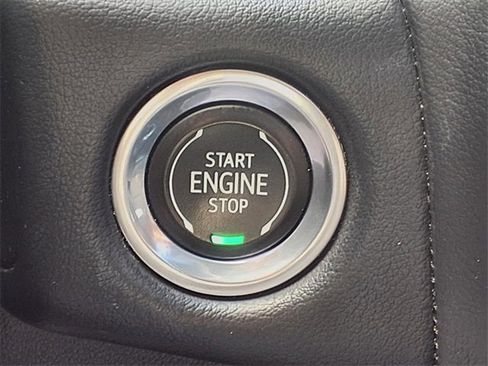 Used 2021 GMC Yukon XL SLT w/ SLT Premium Package image 18