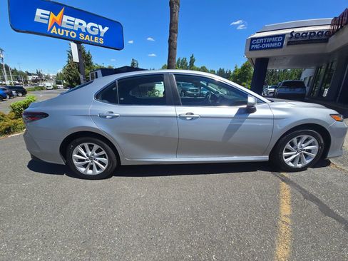 Used 2022 Toyota Camry LE AWD/4WD image 8