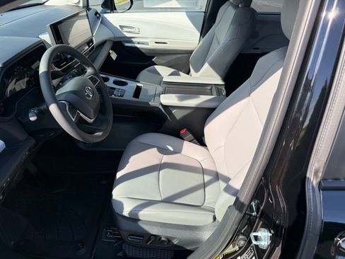 New 2026 Toyota Sienna XLE image 12