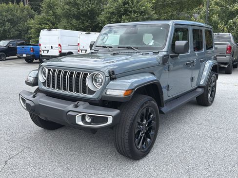Used 2025 Jeep Wrangler Unlimited Sahara w/ Safety Group AWD/4WD image 3