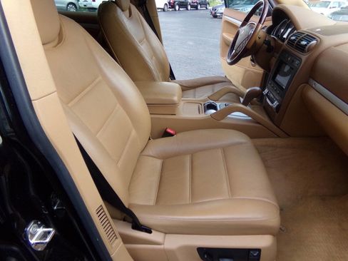 Used 2005 Porsche Cayenne S image 41