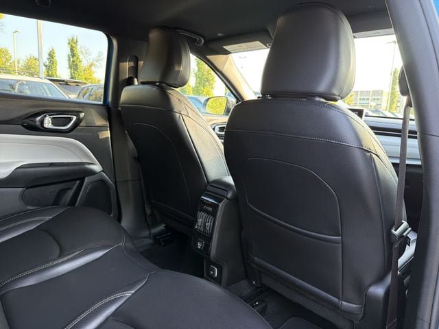 Used 2025 Jeep Compass Limited AWD/4WD image 13