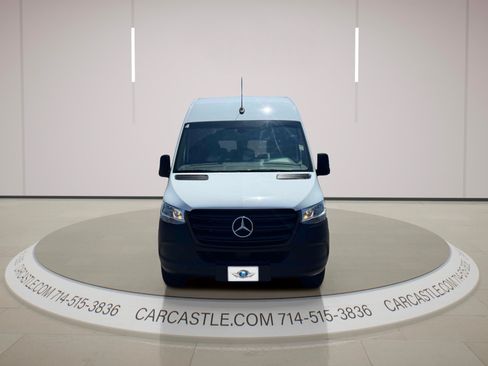 Used 2024 Mercedes-Benz Sprinter 2500 image 4