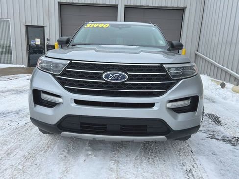 Used 2023 Ford Explorer XLT w/ Equipment Group 202A image 4