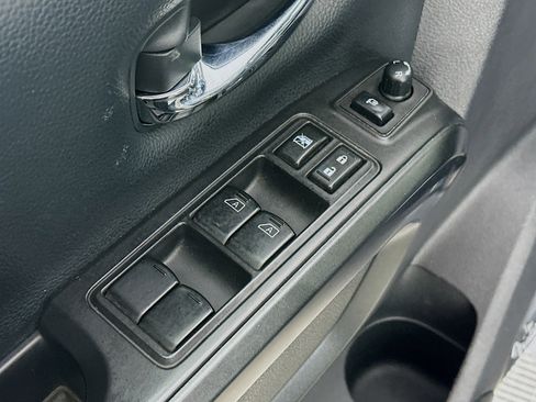 Used 2021 Nissan Titan PRO-4X w/ Pro-4x Convenience Package image 18