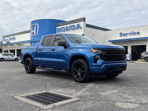 Used 2022 Chevrolet Silverado 1500 Custom image 2