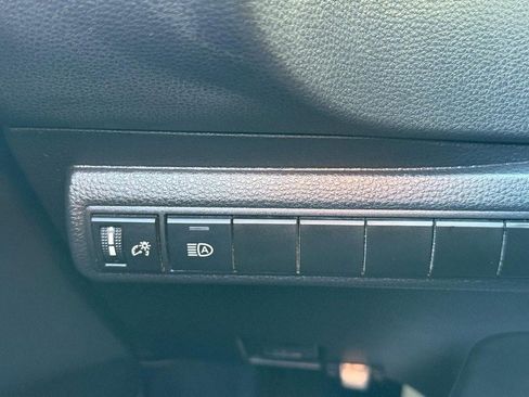 Used 2021 Toyota Corolla LE w/ Carpet Mat Package (TMS) image 29