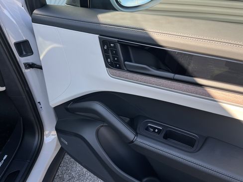 Certified 2025 Porsche Cayenne S image 43