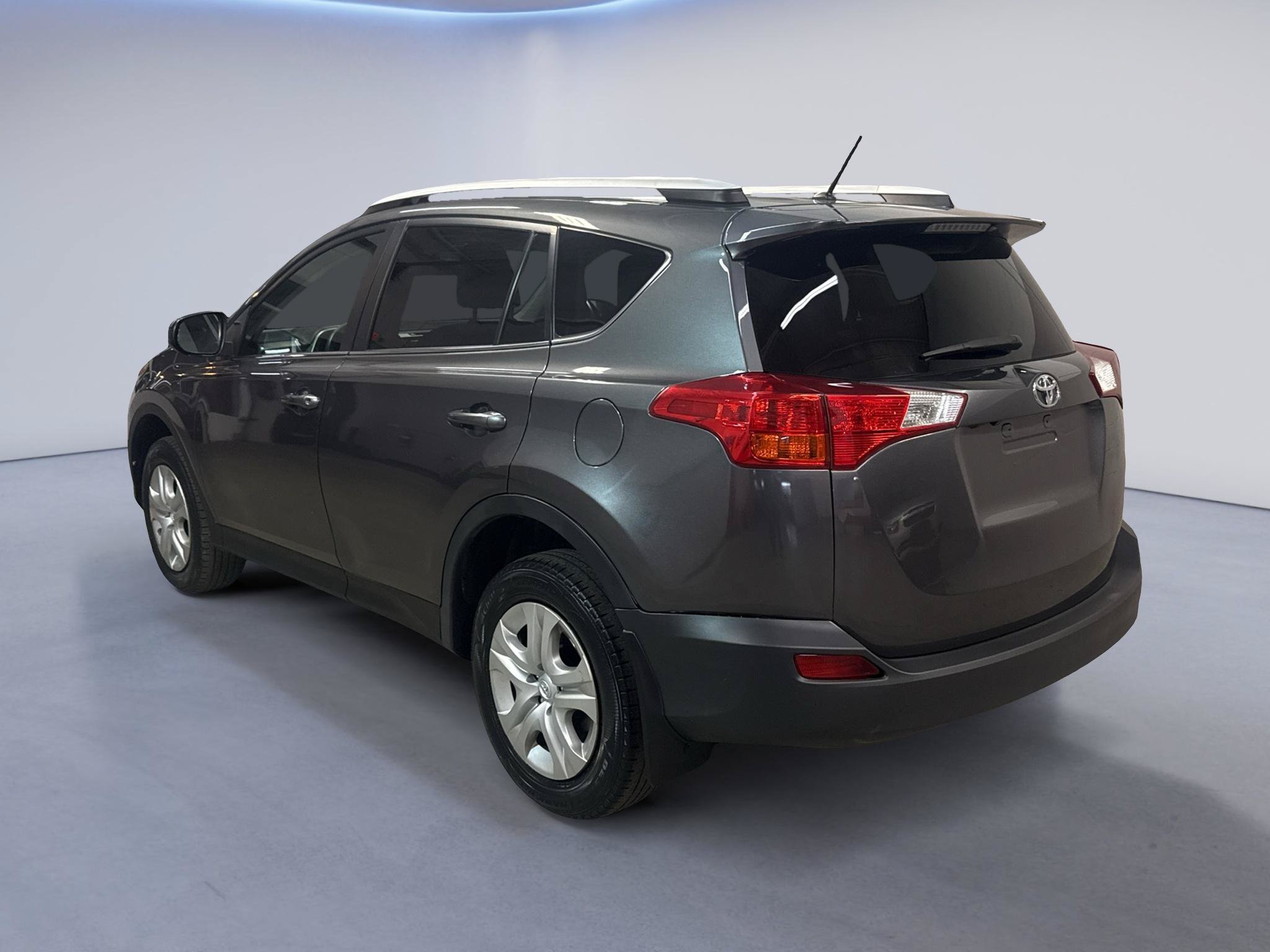 Used 2015 Toyota RAV4 LE AWD/4WD image 5