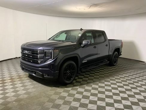 Used 2023 GMC Sierra 1500 Elevation w/ LPO, Elevation Black Package AWD/4WD image 12