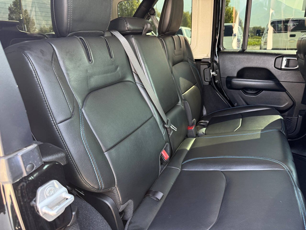 Used 2022 Jeep Wrangler Unlimited Rubicon 4xe w/ Steel Bumper Group AWD/4WD image 22