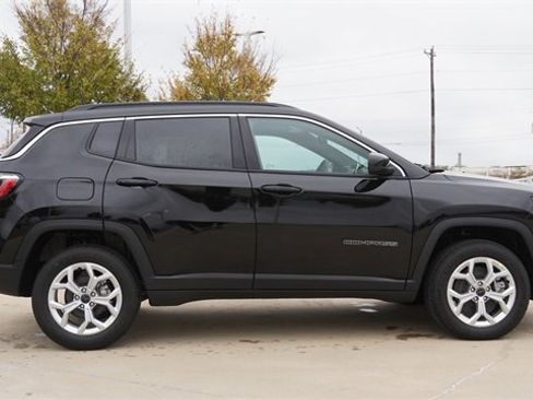 New 2026 Jeep Compass Latitude image 10