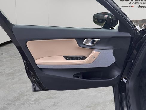 Used 2021 Polestar Polestar 2 image 24