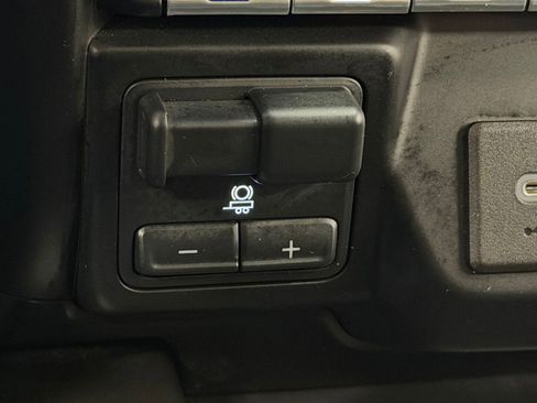 Used 2021 Chevrolet Silverado 1500 LTZ w/ LTZ Premium Package AWD/4WD image 32