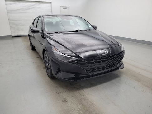 Used 2023 Hyundai Elantra SEL w/ Preferred Accessory Package FWD image 14