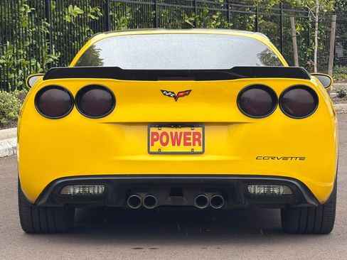 Used 2006 Chevrolet Corvette Coupe w/ Preferred Equipment Group RWD image 5