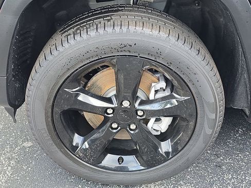 Used 2025 Jeep Grand Cherokee L Limited w/ Black Appearance Package image 8