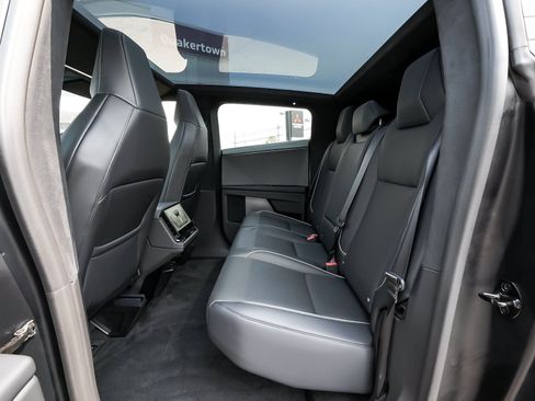 Used 2024 Tesla Cybertruck AWD Crew Cab image 31