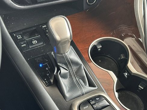 Used 2018 Lexus RX 450h AWD image 22