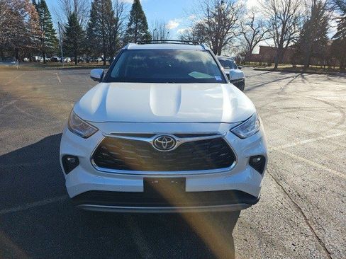 Used 2023 Toyota Highlander Platinum image 9