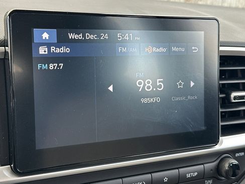 Used 2024 Hyundai Venue SEL image 21