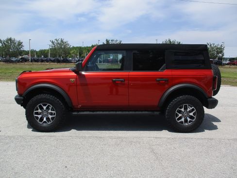 Certified 2024 Ford Bronco Badlands image 4